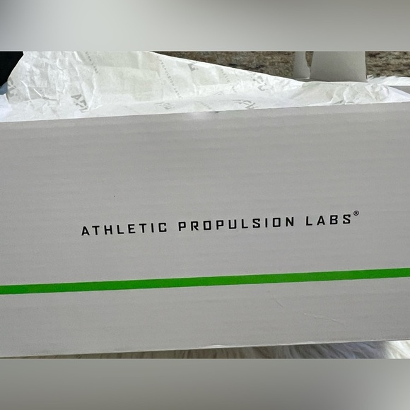 NIB APL Unisex Techloom Wave - Warm Silk/ Ivory - Men’s 8.5 or Women’s 10 - Picture 4 of 7